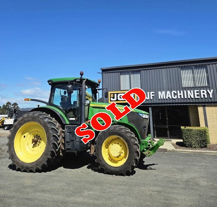 2015 John Deere 7230R tractor